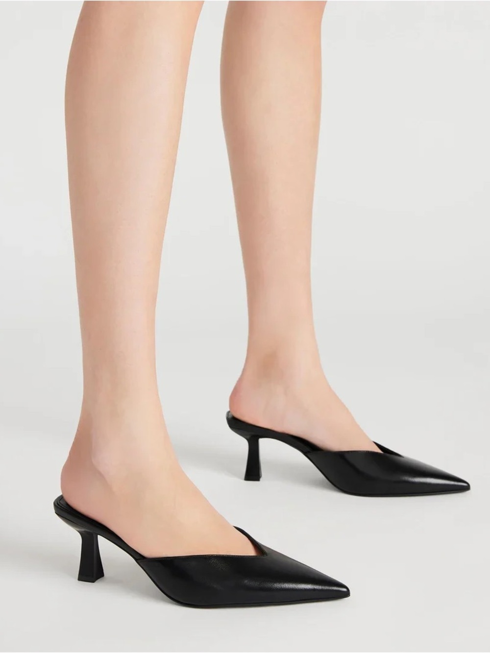 Steve Madden Mod black pointed toe kitten heels